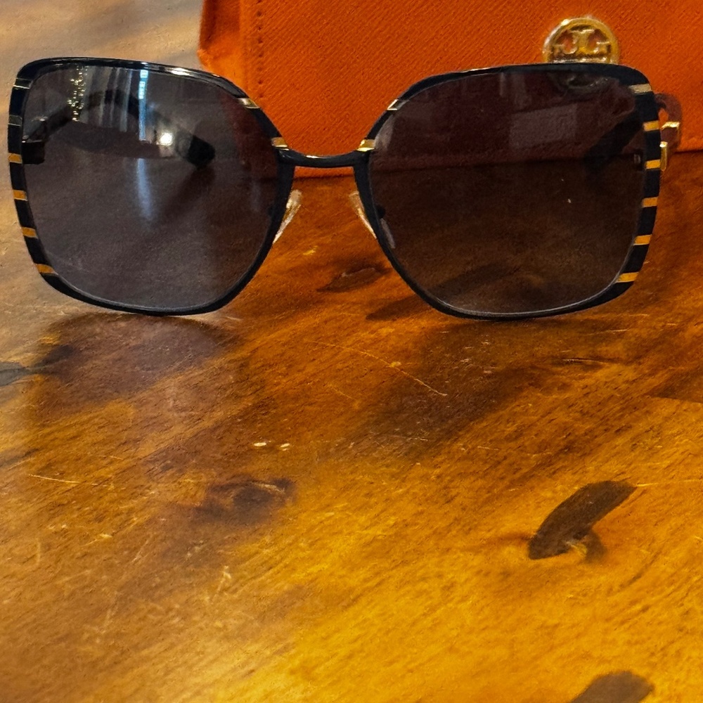 Tory Burch sunglasses Midnight Navy/Gold w/case